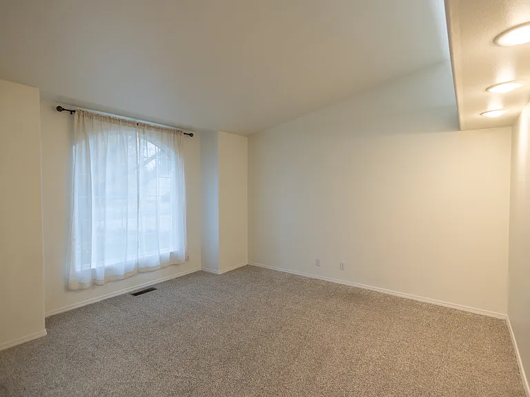 164 S Silverwood Way — Photo 5