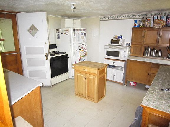 5th image of 74 Highland Ave