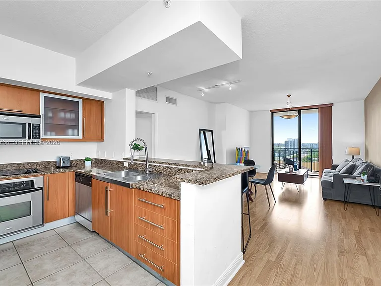 888 S Douglas Rd #910 — Photo 4
