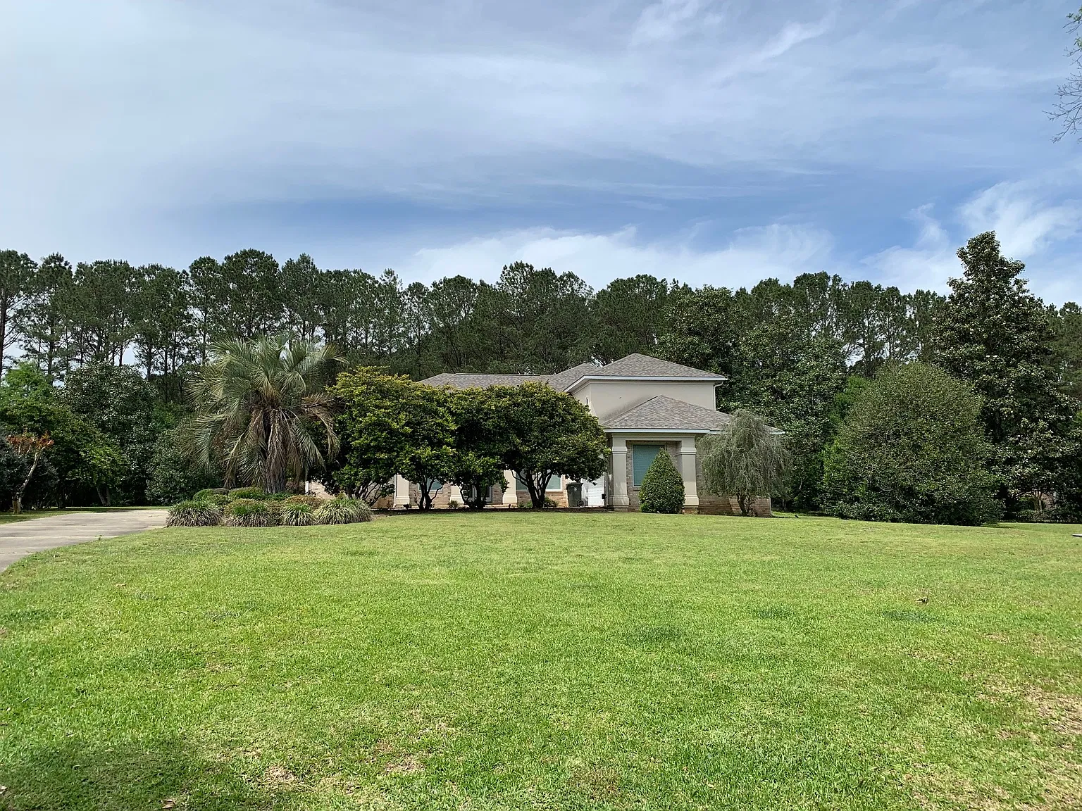 4 bed, 100 sqft, $2,200 — Photo 1