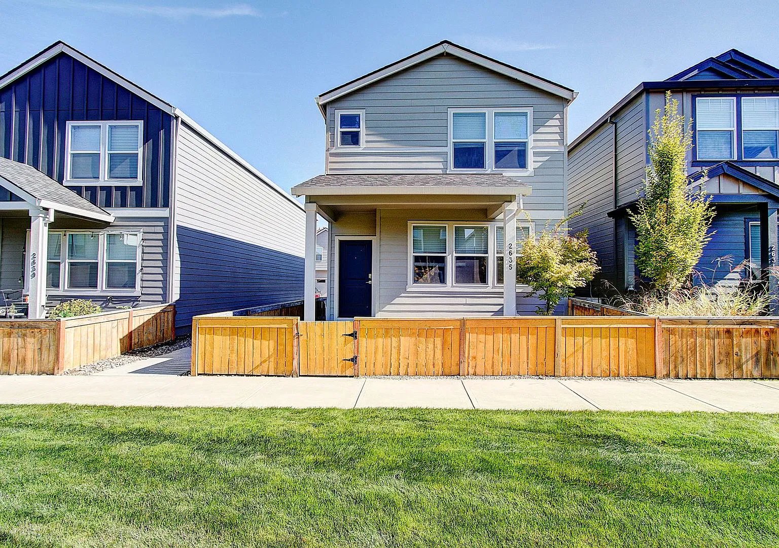 Charming 4 bd 2.5 ba Special! $500 Off October Rent! — Photo 3