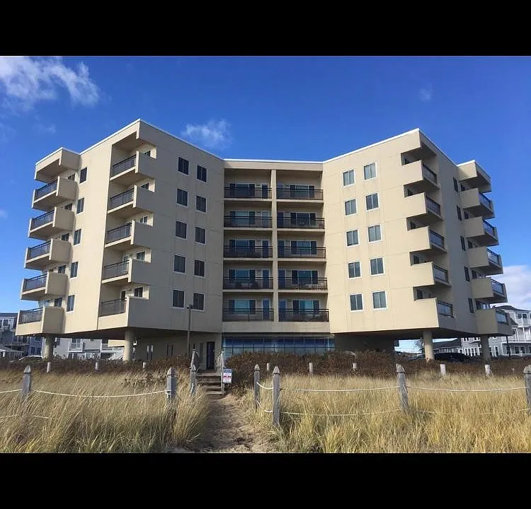 1 Cleaves St #607