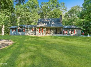 130 Foxcroft Dr, Milford, PA