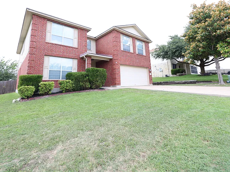 2203 Ryan Dr — Photo 2