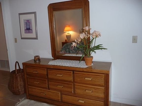 5th image of 69 Royal Oak Ct