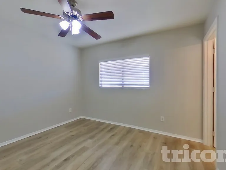 11514 W Wethersfield Rd — Photo 9