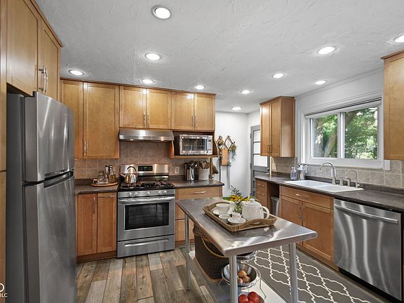 3rd image of 3770 E 55th St