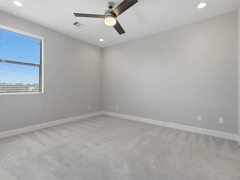 2403 Everett St #A — Photo 19