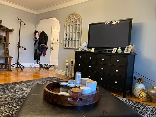 Rented by Yup Realty LLC | media 25