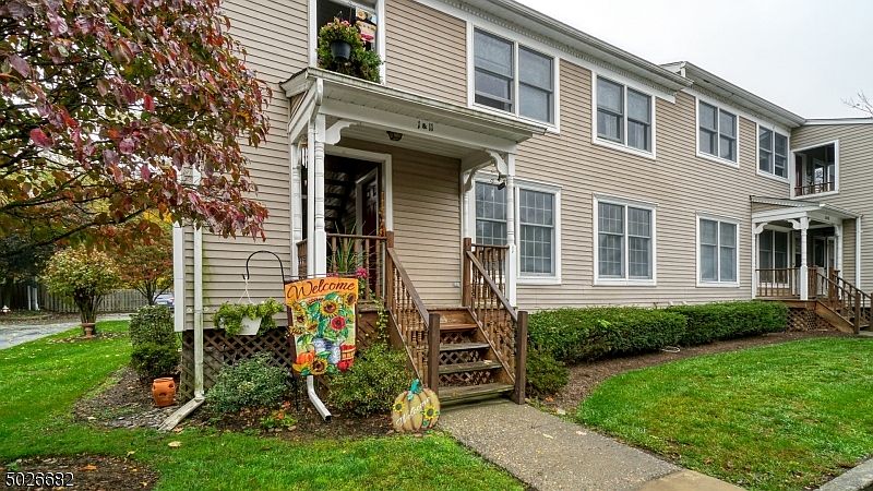 1st image of 120-1 S WILLARD ST #1