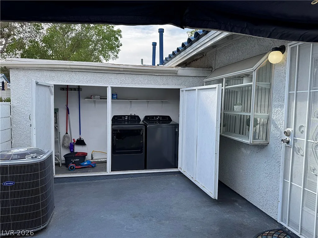 2 bed, 2.0 bath, 728 sqft, $2,250 — Photo 4