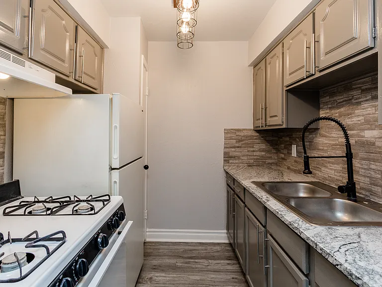 Allendale Village Apartments — Photo 23