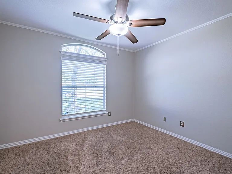 645 Fort Thomas Pl — Photo 5