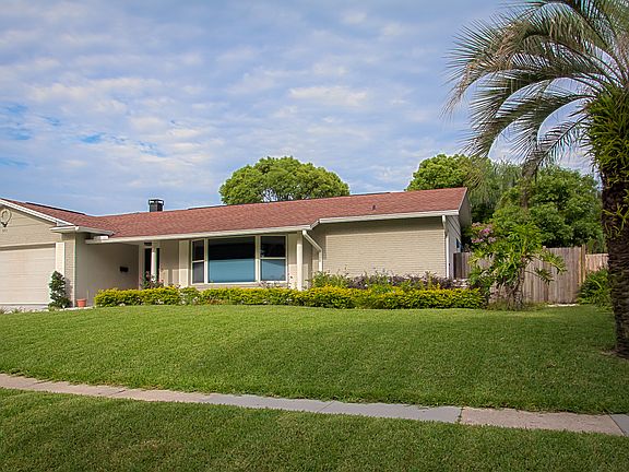 3rd image of 571 Brookside Cir