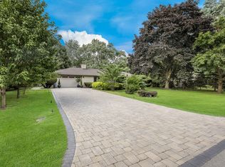 372 Longacres Ln, Palatine, IL 60067