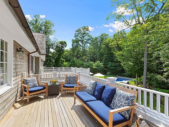 4th image of 18 Old Orchard Ln