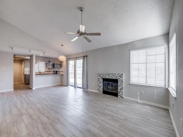 5900 Baroncrest Dr, Arlington, TX 76017