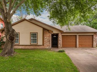 1725 Dolphin Dr, Seabrook, TX 77586