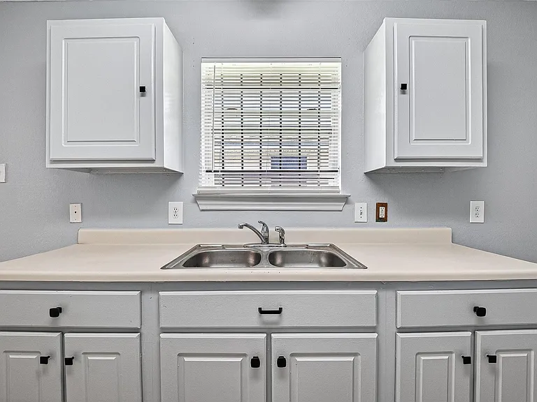 11411 Roandale Dr — Photo 16