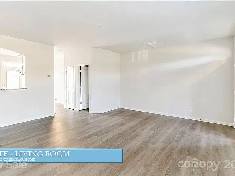 1029 Beatty Woods Dr — Photo 2