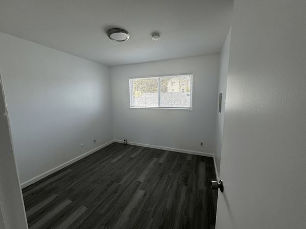 81 Oak Ave #6