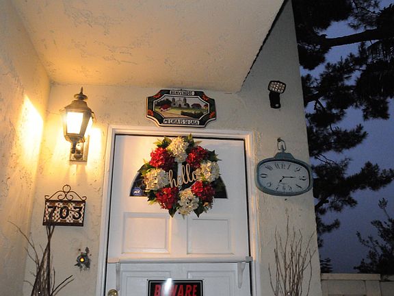 Split door for air flow