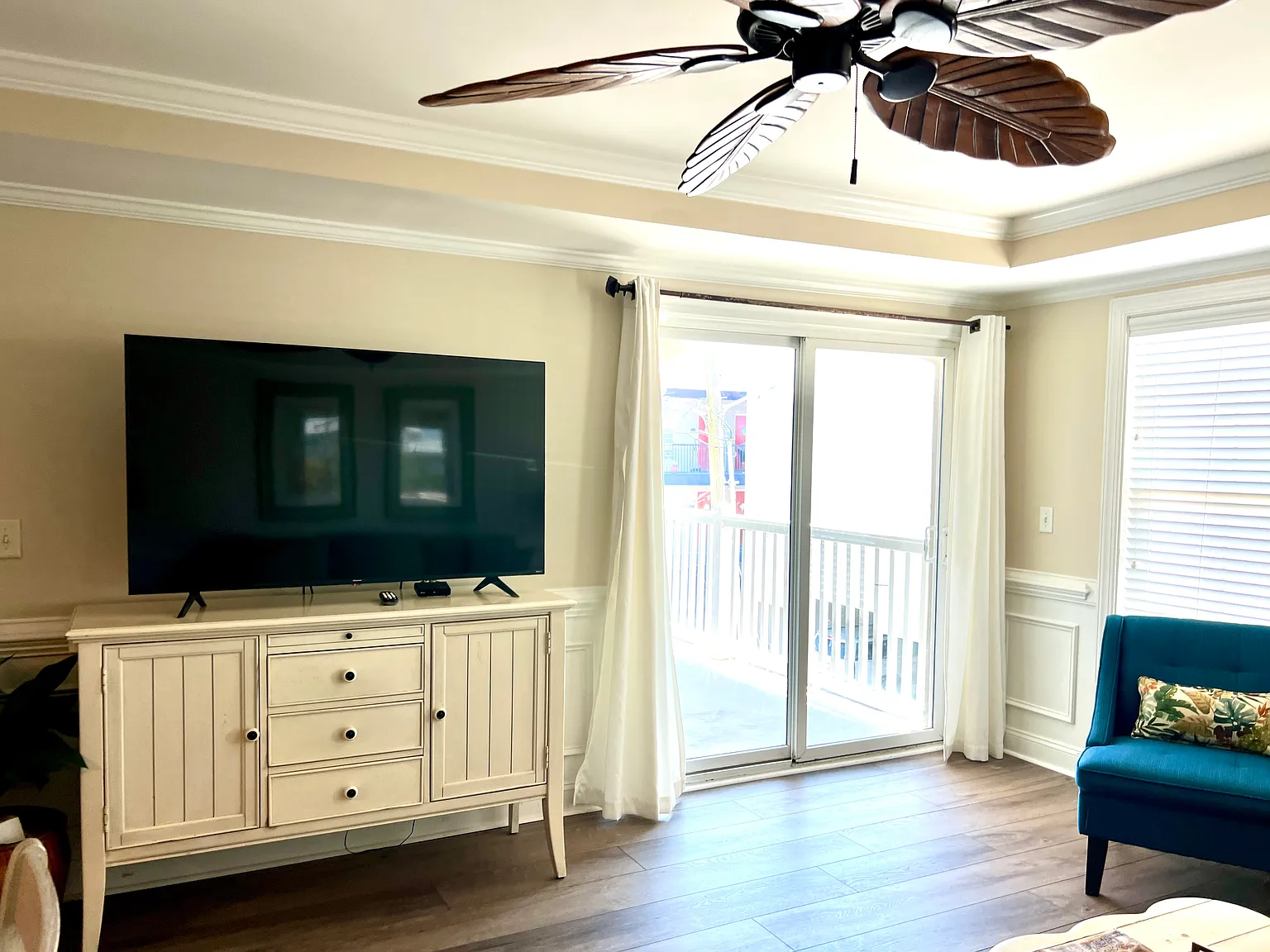 3 bed, 1300 sqft, $3,100 — Photo 3