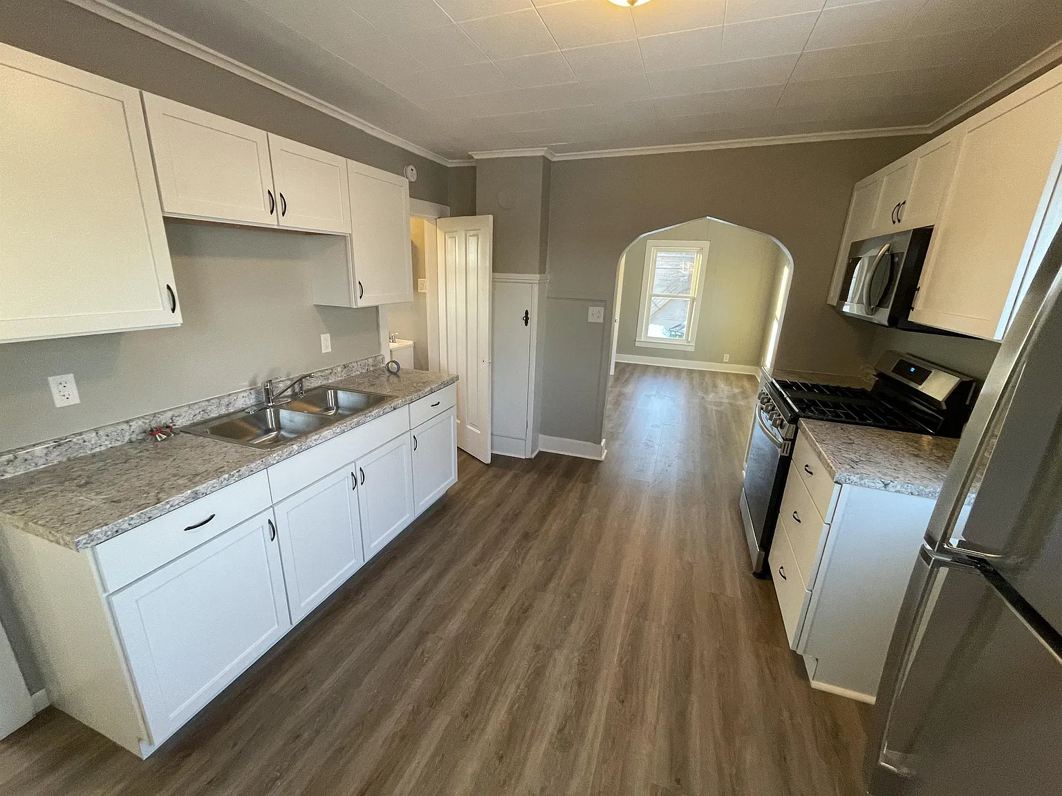 212 W 8th - A - Upper — Photo 1
