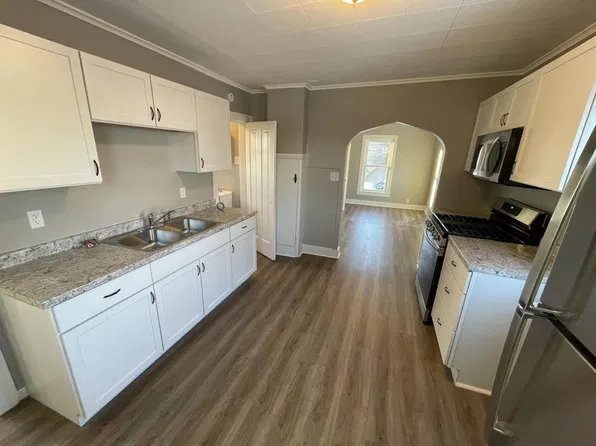 212 W 8th Ave #A, Oshkosh, WI 54902