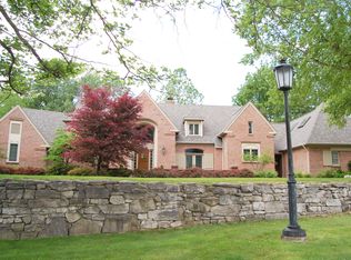 9 Riverhills Ln, Toledo, OH 43623