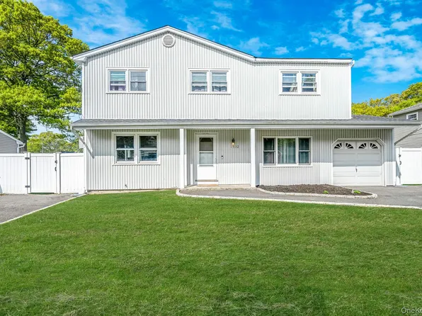 1532 Gogel Street, Holbrook, NY 11741