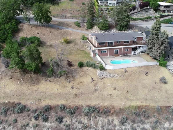 912 W Parkview Road, Chelan, WA 98816