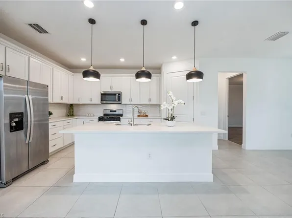 10335 Ventana LN, NAPLES, FL 34120
