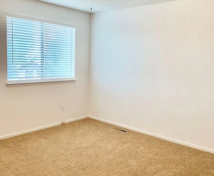 1543 Kennedy Ave — Photo 8