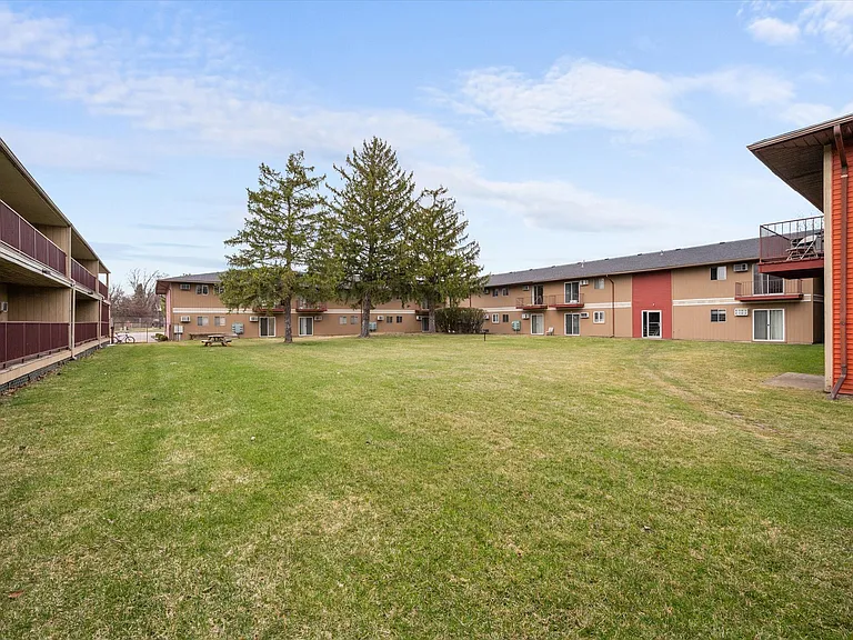 Toledo Circle Apartments — Photo 2