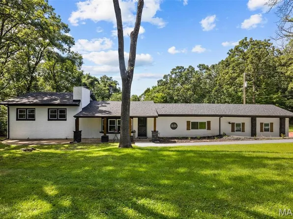 1655 Valley Park Rd, Fenton, MO 63026