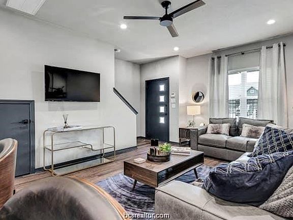 5th image of 1451 Associates Ave APT 105