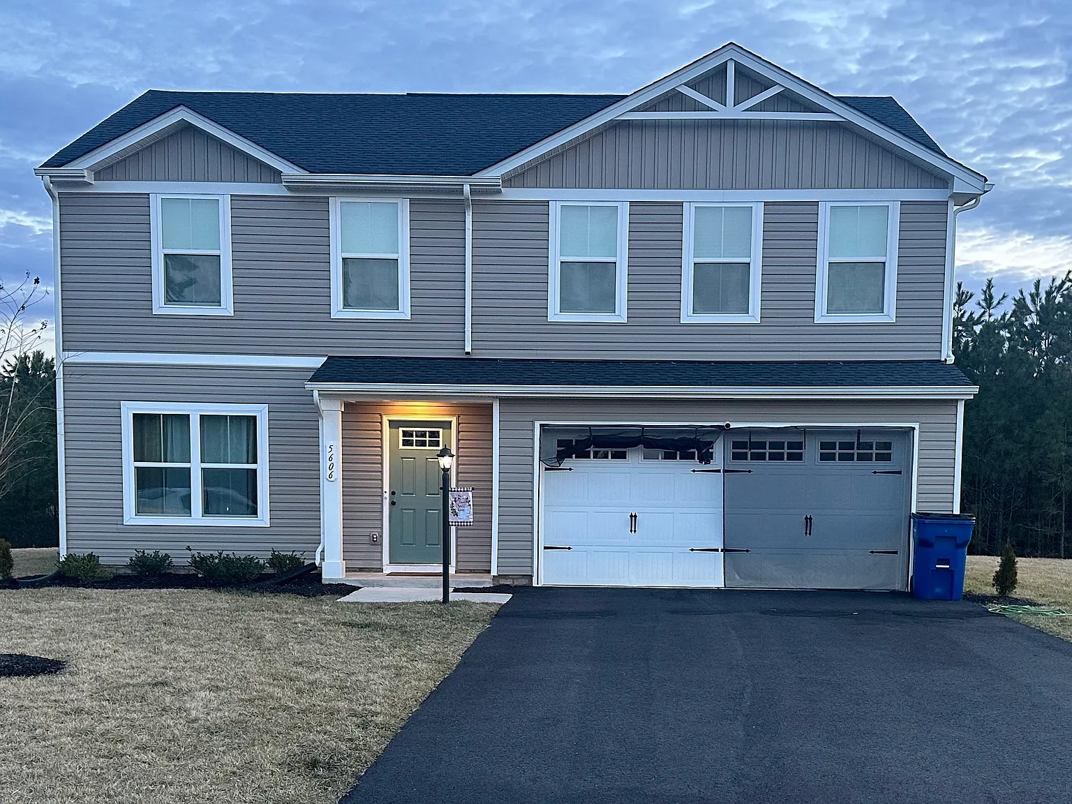 4 bed, 2.5 bath, 1903 sqft, $2,600 — Photo 1
