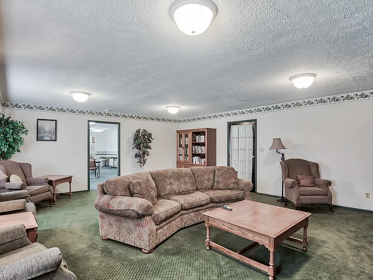 Colonial Terrace and Village Apartments — Photo 11