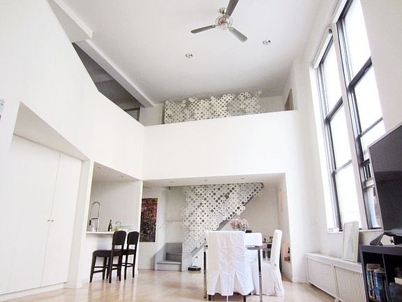 5th image of 3 Hanover Sq APT 2E