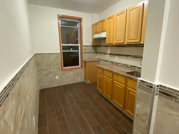 569 54th St, Brooklyn, NY 11220