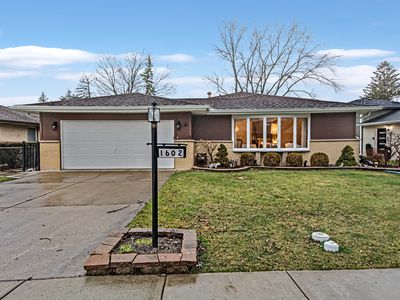 1602 Oneida Ln, Mount Prospect, IL, 60056