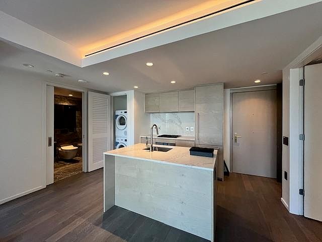 1st image of 1408 Robson St #902
