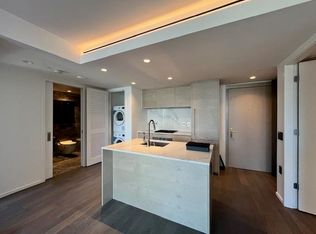 1408 Robson St #902, Vancouver, BC V6G1C1