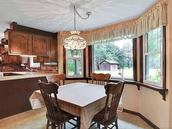 2nd image of 2080 Pineview Ct