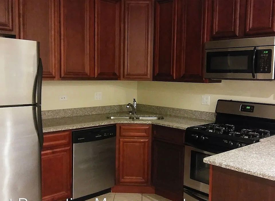 1st image of 3541 W Sunnyside Ave #G