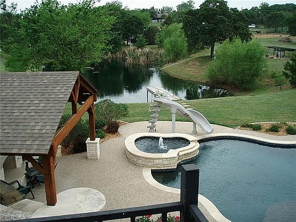 3rd image of 1670 Lambert Ln E