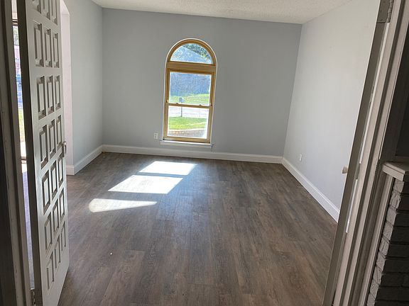3rd image of 425 Southmoor Dr