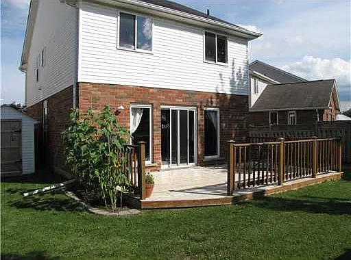 379 Havendale Cres — Photo 2