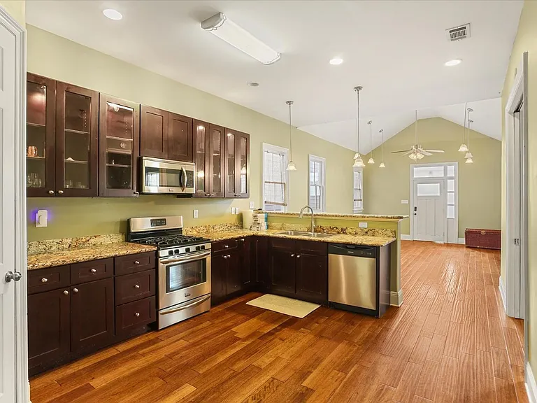 523 S Hennessey St — Photo 5